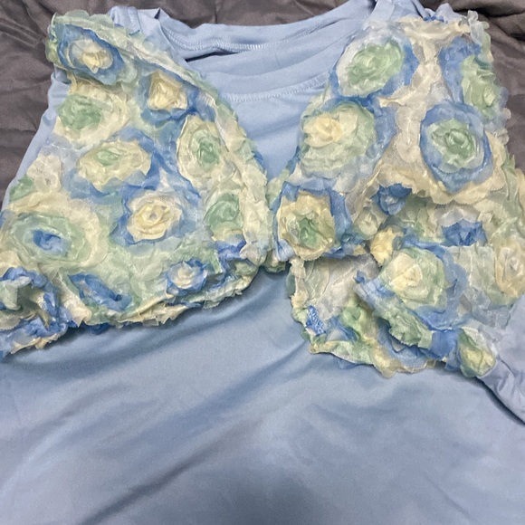 Pastel blue with floral puff sleeve design plus size 2 x shirt sleeve NWOT - Picture 2 of 4